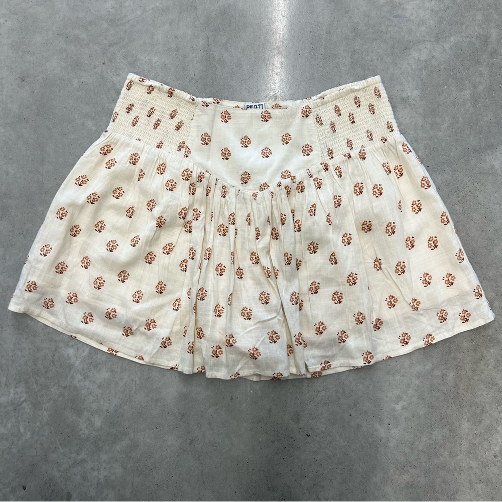 Bila 77 Cream Floral Smocked Mini Skirt w/ Built-In Shorts – Size M
